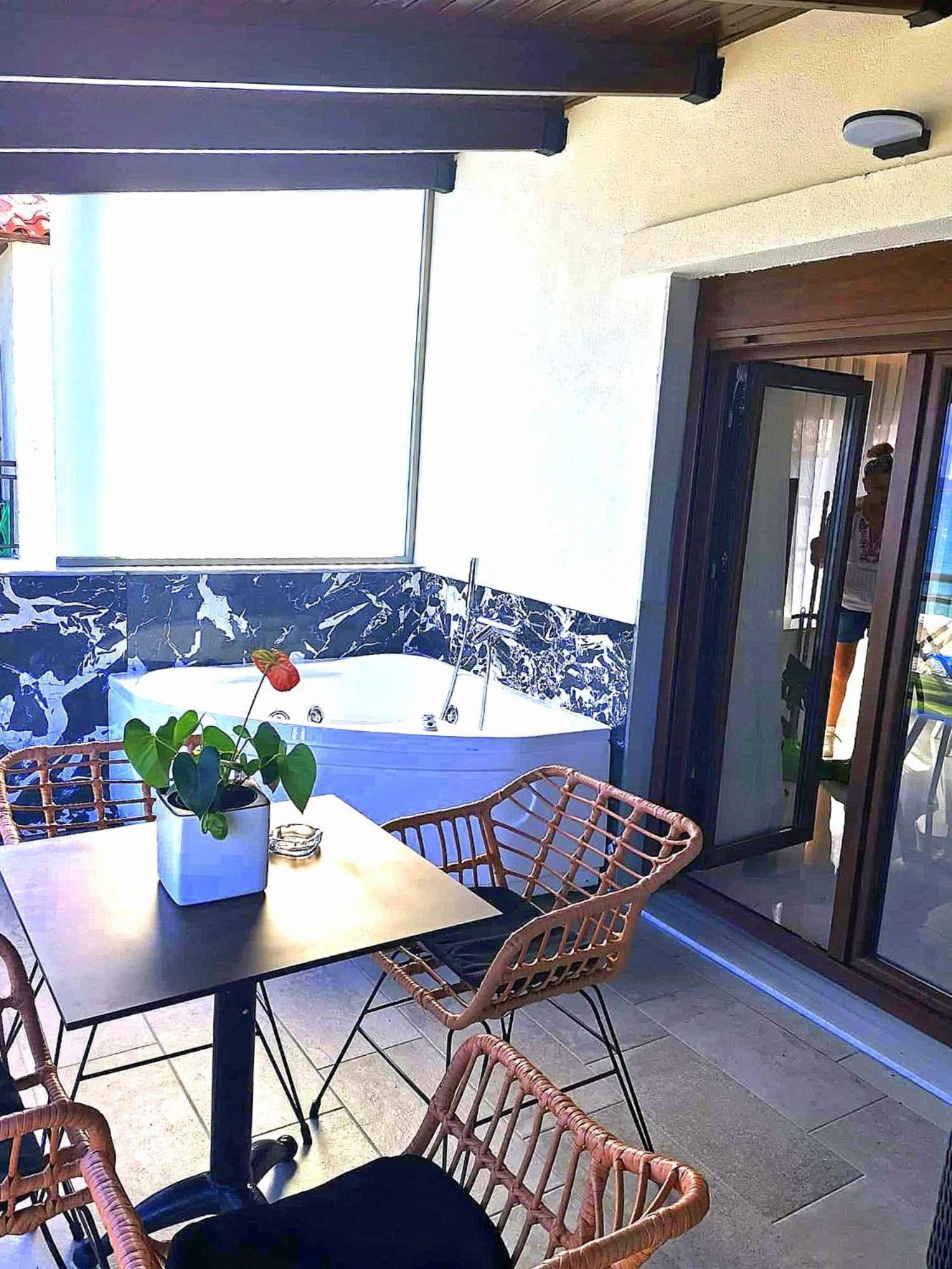 Lux Suite Sea Front Avra Pefkochori Exterior foto